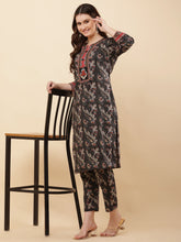 Load image into Gallery viewer, Cotton Kurta and pant set
