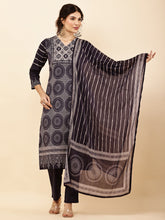 Load image into Gallery viewer, Vaani Kurta Pant &amp; Dupatta Suit Set
