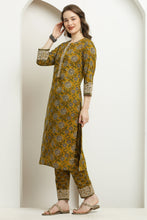 Load image into Gallery viewer, Veda Suit set Mustard
