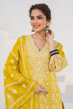 Load image into Gallery viewer, Bahaar Suit set - Mustard
