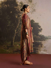 Load image into Gallery viewer, Shimmer chanderi Silk suit set
