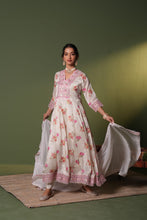 Load image into Gallery viewer, Bahaar _ Chinon Silk Suit Set
