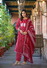 Load image into Gallery viewer, Kurta Pant &amp; Dupatta Suit Set - Pure cotton
