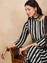 Load image into Gallery viewer, Kurta Pant &amp; Dupatta Suit Set
