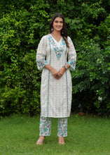 Load image into Gallery viewer, Kurta Pant &amp; Dupatta Suit Set
